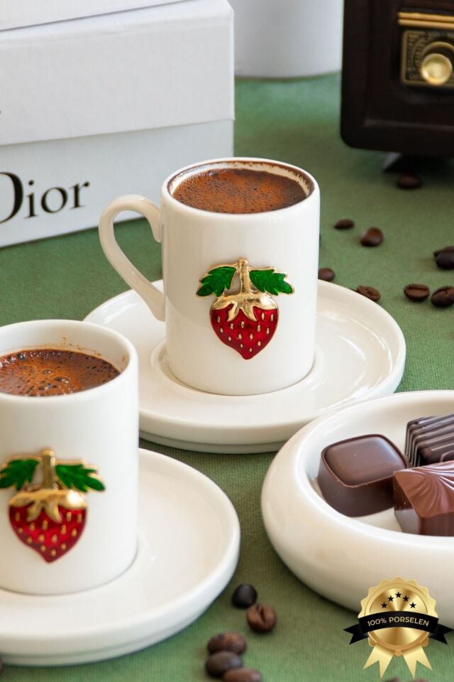 Çilek 4 parça 2 Kişilik Kahve Fincan Takımı